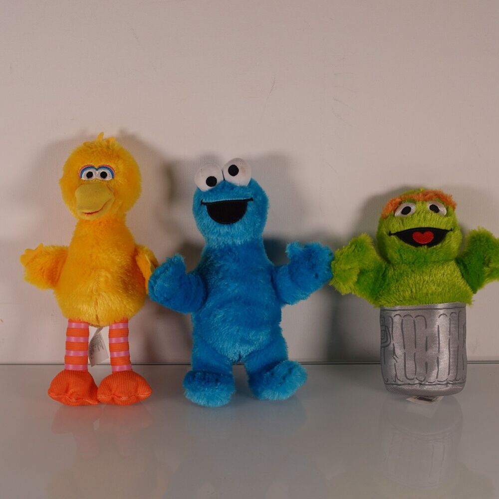 Sesame Street Friends Stuffed Lot Cookie Monster Big Bird and Oscar 8-Inch Plush